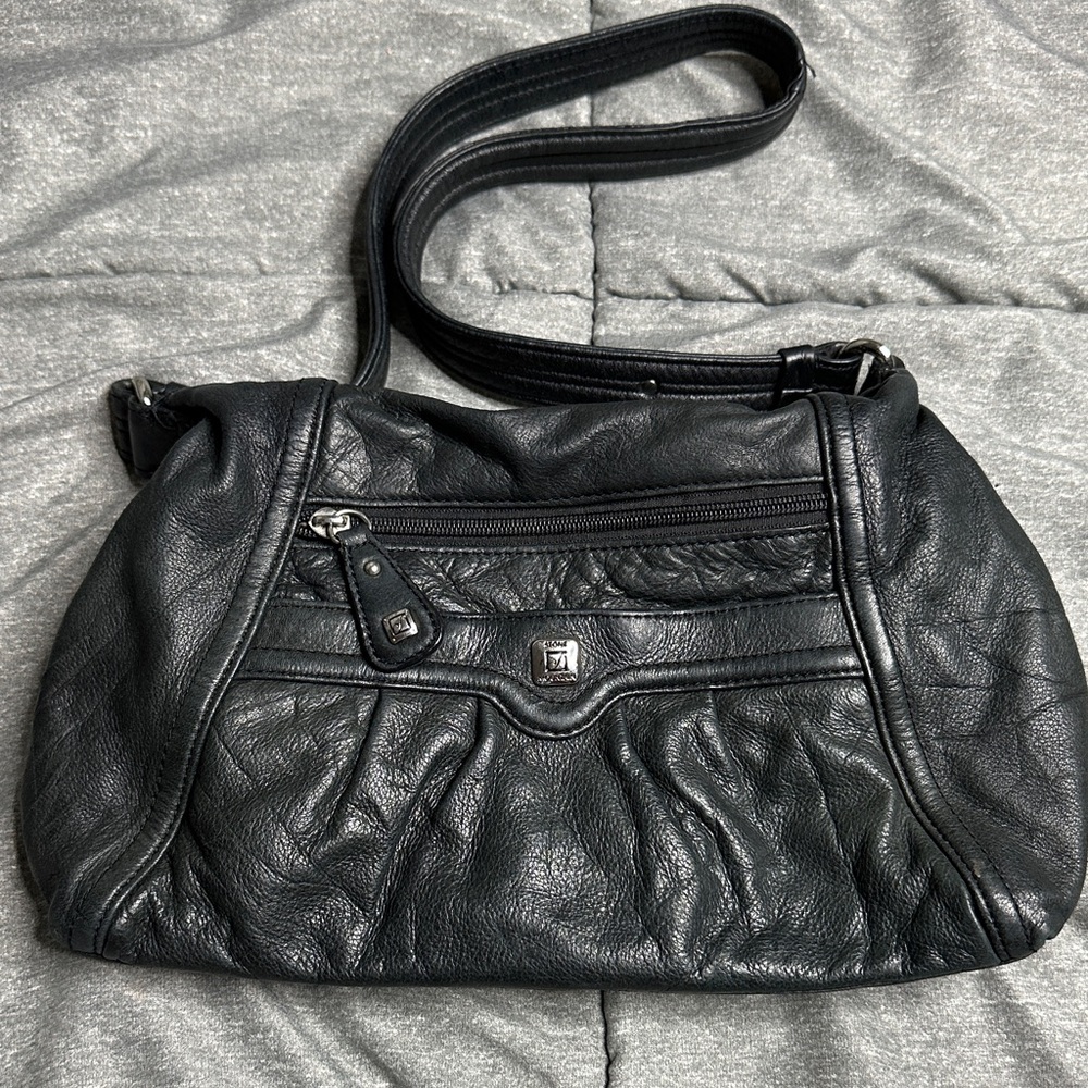 Stone Mountain Accessories Black Leather Shoulder Bag multi zipper pockets